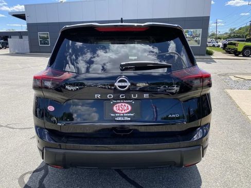 Used 2024 Nissan Rogue S AWD/4WD image 4