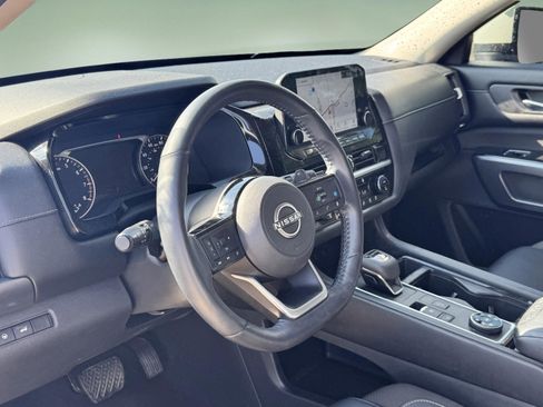 Used 2023 Nissan Pathfinder SL AWD/4WD image 14