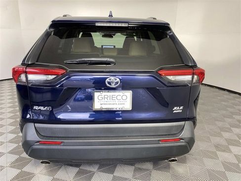Used 2023 Toyota RAV4 XLE Premium image 7