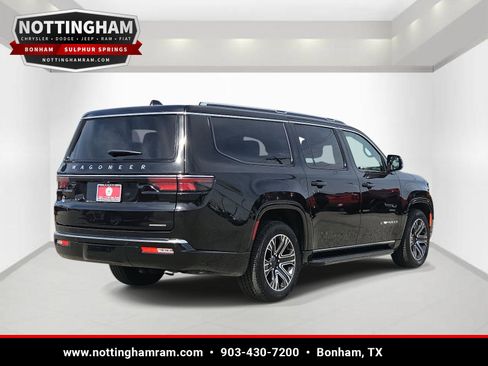 Used 2024 Jeep Wagoneer L Series II w/ Flexible Seating Group AWD/4WD image 4