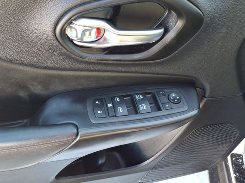 Used 2022 Jeep Cherokee Trailhawk w/ Trailer Tow Group image 12