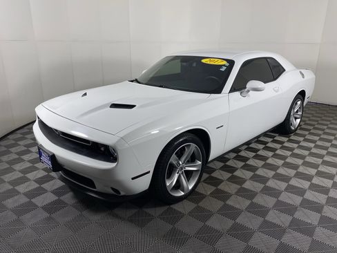 Used 2017 Dodge Challenger R/T image 9