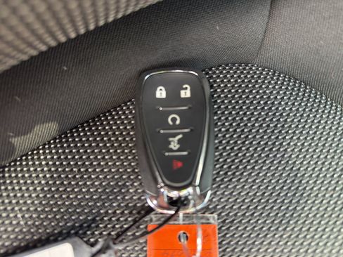 Used 2023 Chevrolet Traverse LT image 48