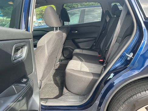Used 2025 Nissan Rogue SV FWD image 25