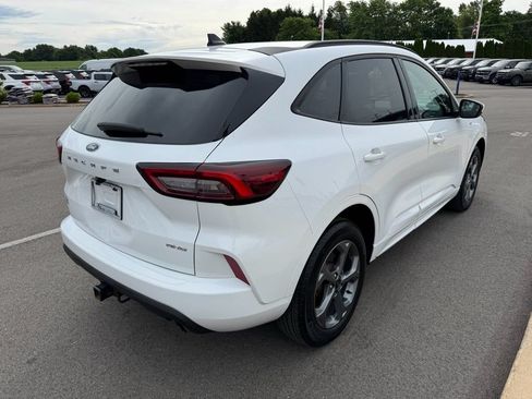 Used 2023 Ford Escape ST-Line Select w/ Class II Trailer Tow Package AWD/4WD image 8