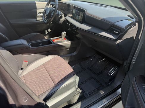 Used 2025 Nissan Kicks SR AWD/4WD image 19