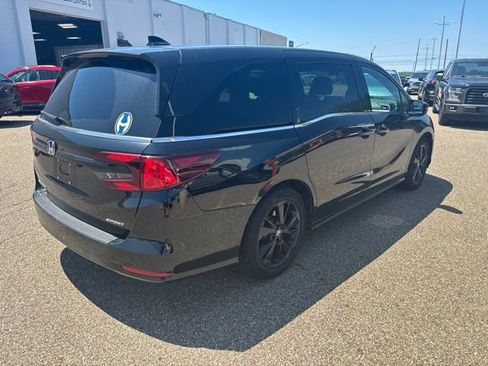 Certified 2024 Honda Odyssey Sport image 3