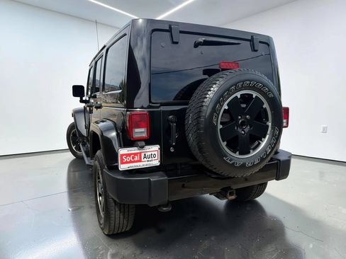 Used 2012 Jeep Wrangler Unlimited Sahara AWD/4WD image 5