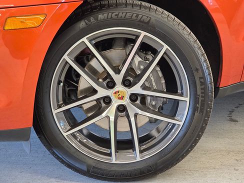 Certified 2025 Porsche Macan image 23