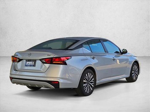 Used 2024 Nissan Altima 2.5 SV image 5