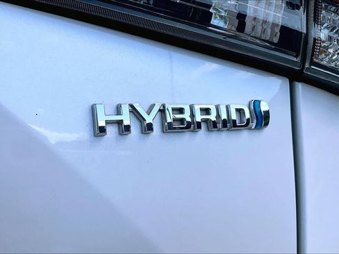 Used 2022 Toyota Highlander XLE AWD/4WD image 32