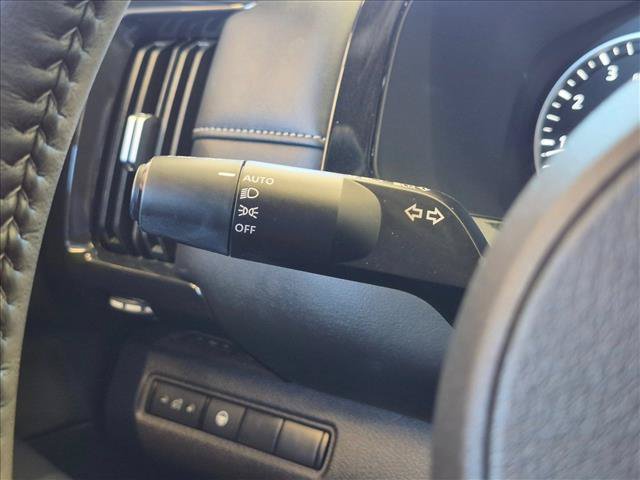 Used 2024 Nissan Pathfinder SV FWD image 15