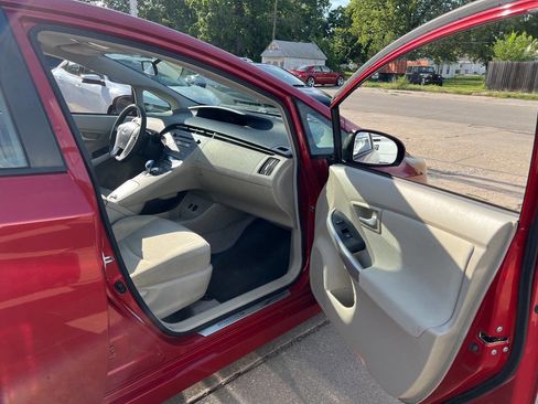 Used 2011 Toyota Prius One image 16