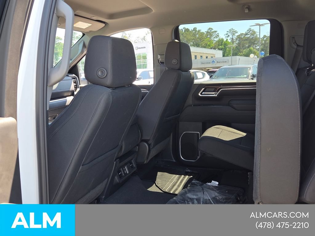 Used 2025 Chevrolet Silverado 2500 LT w/ Convenience Package AWD/4WD image 9