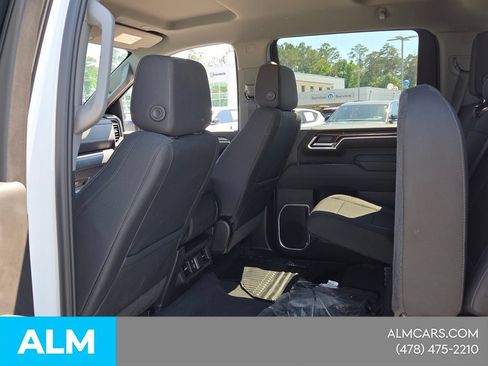 Used 2025 Chevrolet Silverado 2500 LT w/ Convenience Package AWD/4WD image 9