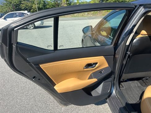 Used 2022 Nissan Sentra SV w/ SV Premium Package FWD image 14