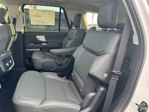 New 2026 Ford Expedition Active image 15