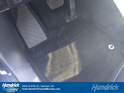 Used 2022 Toyota Highlander XLE image 1