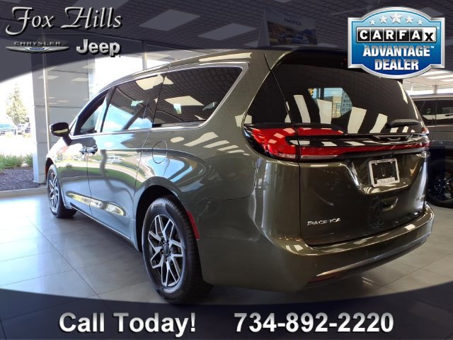 New 2027 Chrysler Pacifica Limited FWD image 7