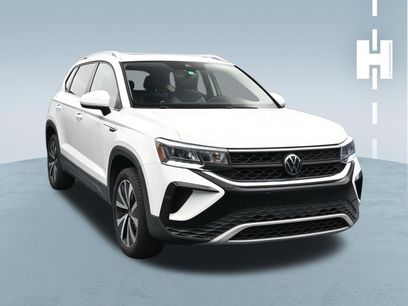 Used 2023 Volkswagen Taos SE w/ Panoramic Sunroof Package