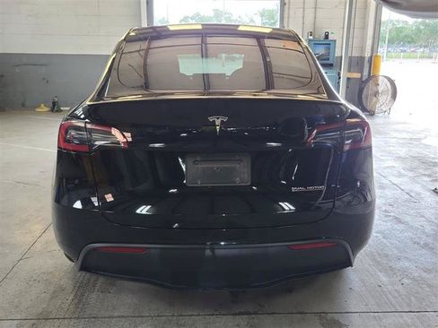Used 2023 Tesla Model Y Performance AWD/4WD image 5