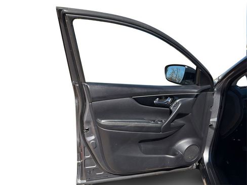 Used 2017 Nissan Rogue Sport SL image 20