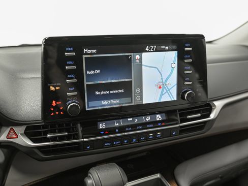 Used 2024 Toyota Sienna XLE w/ XLE Plus Package FWD image 22