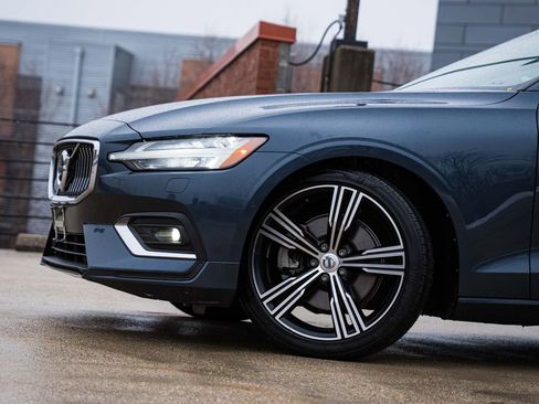 Used 2020 Volvo S60 T5 Inscription image 2