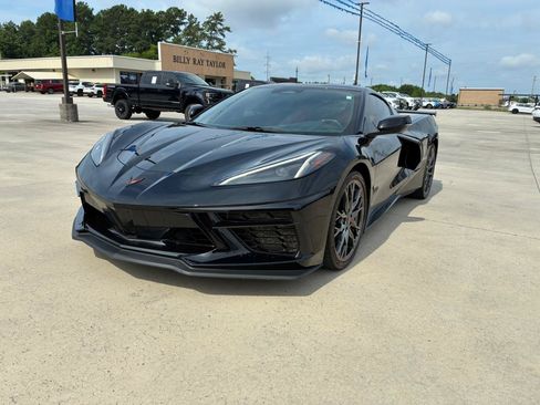 Used 2025 Chevrolet Corvette Stingray Coupe w/ Z51 Performance Package RWD image 2