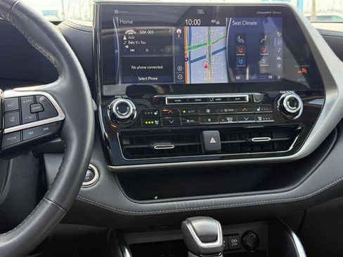 Used 2021 Toyota Highlander Platinum FWD image 13