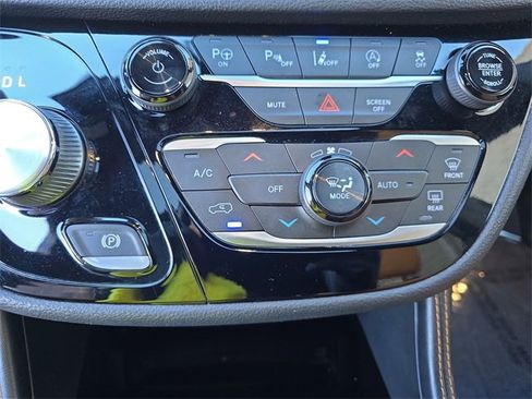 Used 2021 Chrysler Pacifica Pinnacle image 28