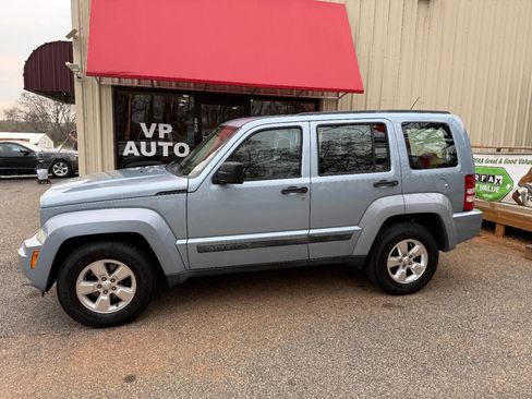Used 2012 Jeep Liberty Sport image 7