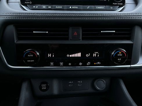 Used 2025 Nissan Rogue SV image 28