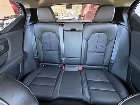 Used 2023 Volvo XC40 B5 Plus image 13