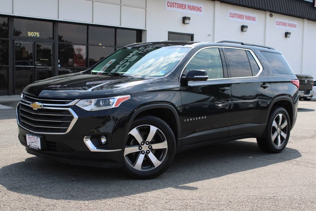 Used 2019 Chevrolet Traverse LT w/ LT Premium Package AWD/4WD image 3