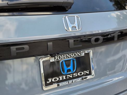 Used 2023 Honda Pilot Sport image 15