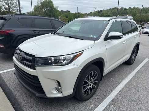 Used 2017 Toyota Highlander SE AWD/4WD image 3