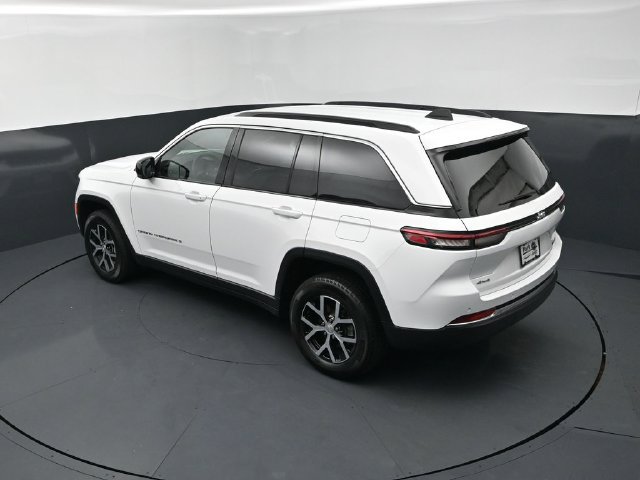 Certified 2025 Jeep Grand Cherokee Limited AWD/4WD image 16
