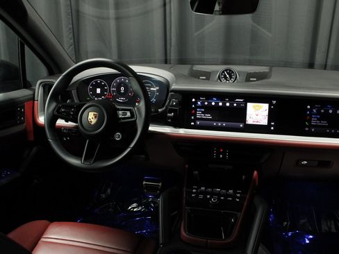 Certified 2024 Porsche Cayenne S AWD/4WD image 10