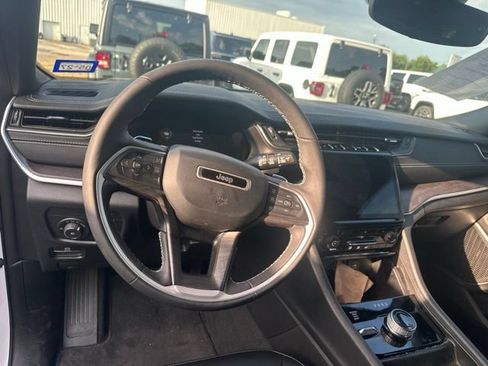 Used 2024 Jeep Grand Cherokee L Limited w/ Black Appearance Package AWD/4WD image 7