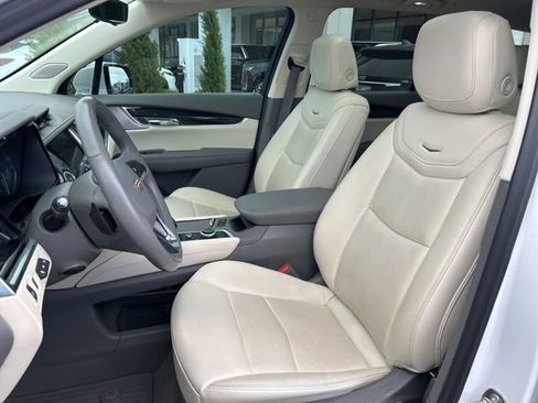 Used 2021 Cadillac XT6 Premium Luxury image 21