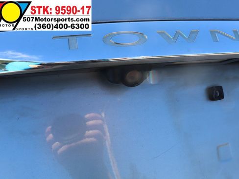 Used 2013 Chrysler Town & Country Touring FWD image 16