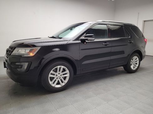 Used 2016 Ford Explorer XLT image 2