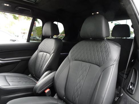 Used 2024 BMW X7 xDrive40i w/ M Sport Package AWD/4WD image 14