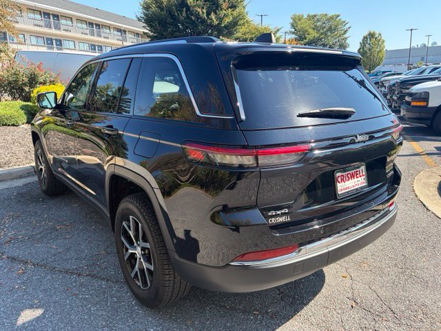 Used 2023 Jeep Grand Cherokee Limited AWD/4WD image 5