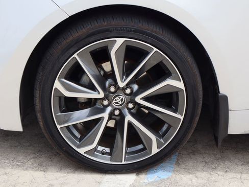 Used 2020 Toyota Corolla LE FWD image 29