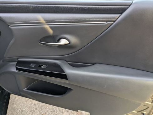 Used 2022 Lexus ES 350 w/ Premium Package image 34