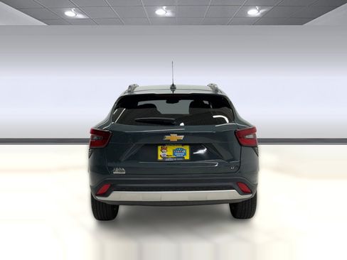 Used 2025 Chevrolet Trax LT FWD image 8
