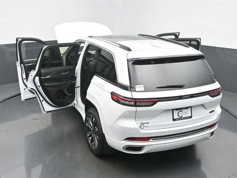 Used 2023 Jeep Grand Cherokee Overland AWD/4WD image 64