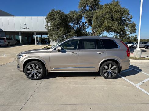 Used 2025 Volvo XC90 B6 Ultra w/ Lounge Package image 3